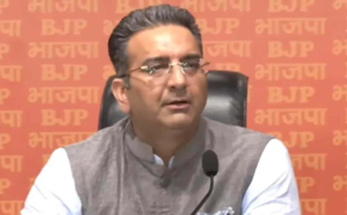 नकली गांधी परिवार खुद को कानून से ऊपर समझता है : गौरव भाटिया